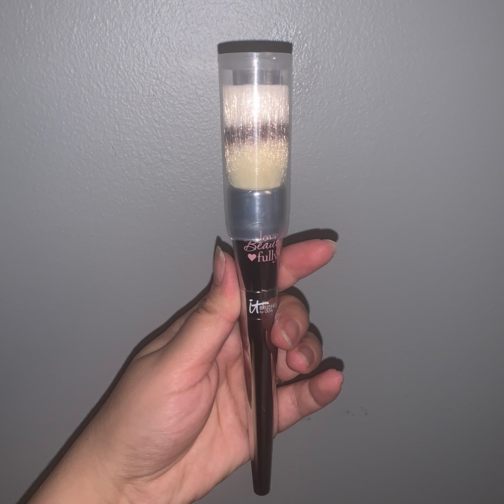 IT cosmetics foundation brush unused